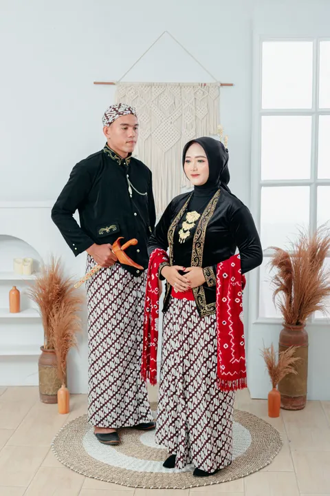 Foto sampul undangan Rizki Yulia & Kusni Kurniawan(Balmond)