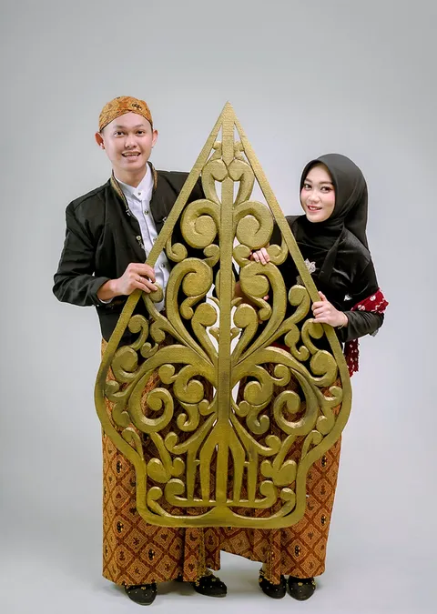 Foto sampul undangan Trimo & Eni