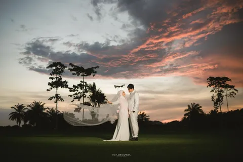 Foto sampul undangan Fadzlur & Monica