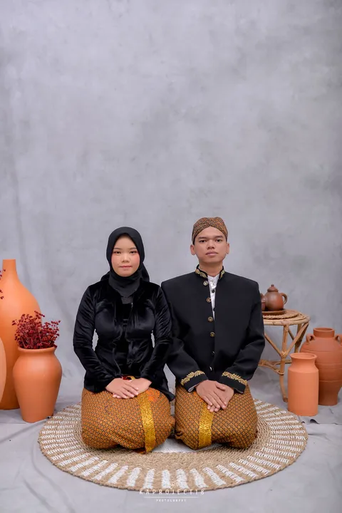 Foto sampul undangan Badul & Kukus