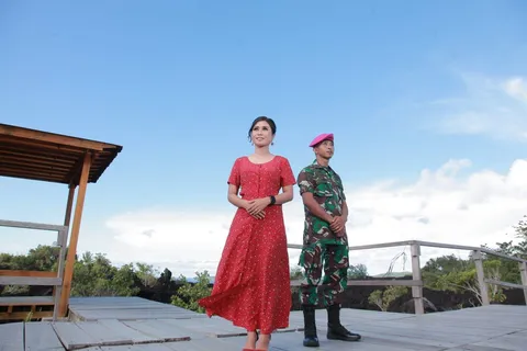 Foto sampul undangan Desly & Ireinal