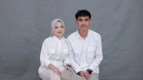 Foto sampul undangan Husni Mubarok & Wina Lisnawati