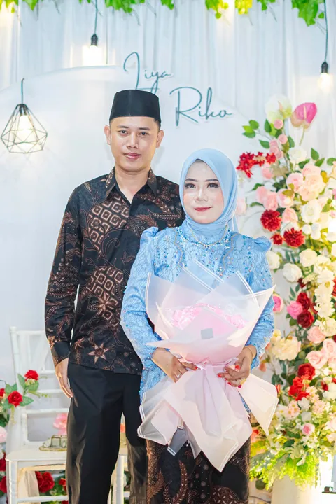 Foto sampul undangan Liya & Riko