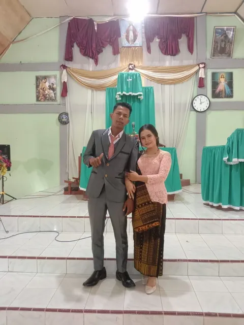 Foto sampul undangan Dina Martiani Simbolon & Sahat Martua Purba