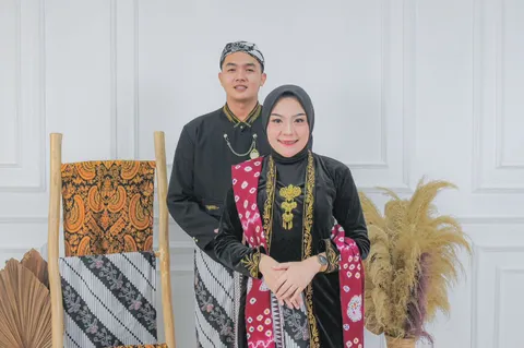 Foto sampul undangan Himawan & Rara