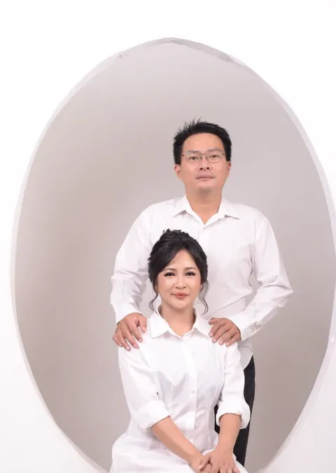 Foto sampul undangan Erni Coandy & Wei Lim