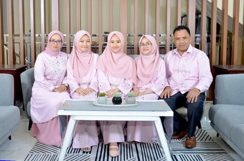 Foto sampul undangan Pembeatan Vidya, Tia, Naya