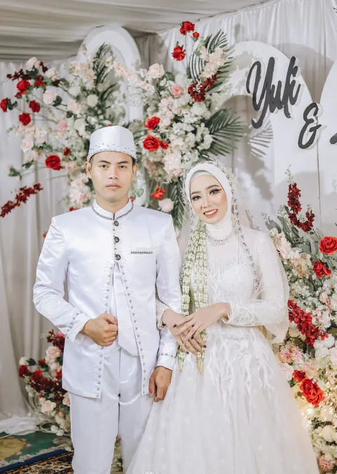 Foto sampul undangan Yuli & Teddy