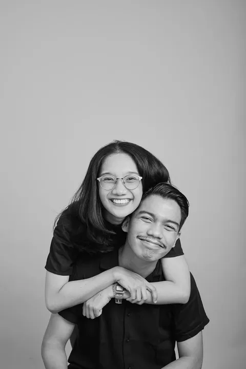 Foto sampul undangan Thuzra & Rafie