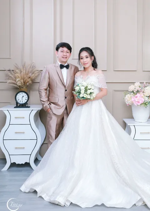 Foto sampul undangan Mona & Mario