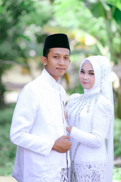 Foto sampul undangan Wais & Entih