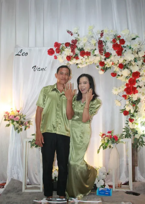 Foto sampul undangan Leo & Vani