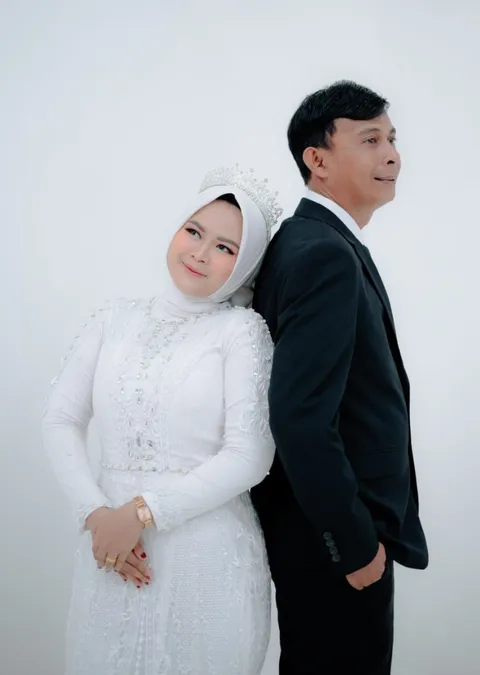 Foto sampul undangan Hasanudin / Cipeng (Hsc) & Sundari / Ai