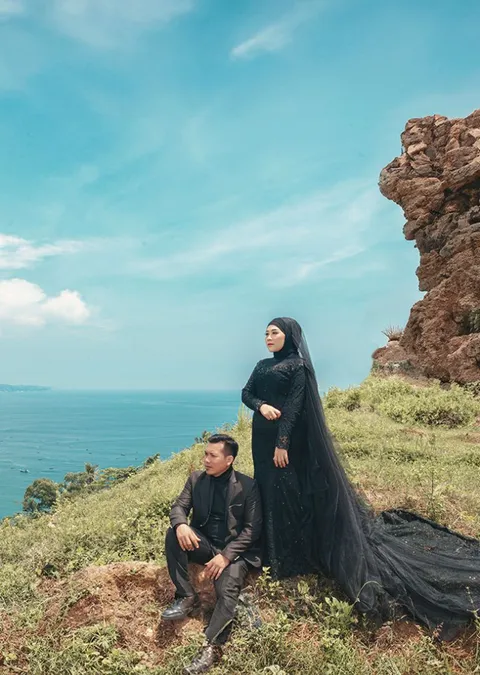 Foto sampul undangan Rizal & Via