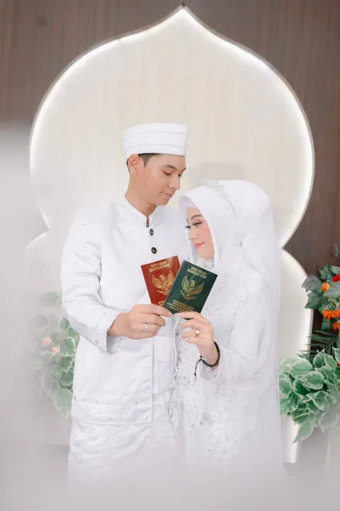 Foto sampul undangan Rindy & Rini