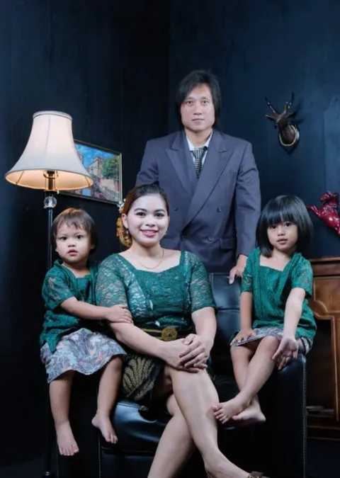 Foto sampul undangan Selvi & Sandra