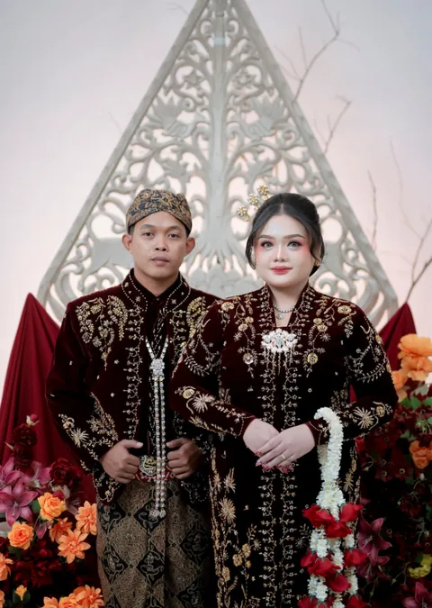 Foto sampul undangan Ratna & Ivan