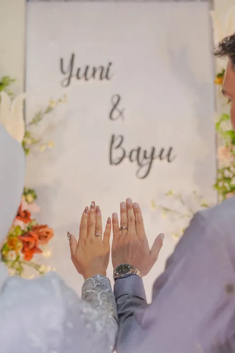 Foto sampul undangan Yuni & Bayu