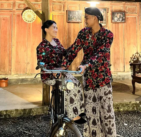 Foto sampul undangan Wahyu & Ajul