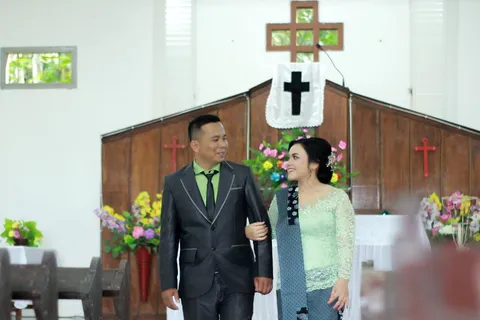 Foto sampul undangan Saina & John