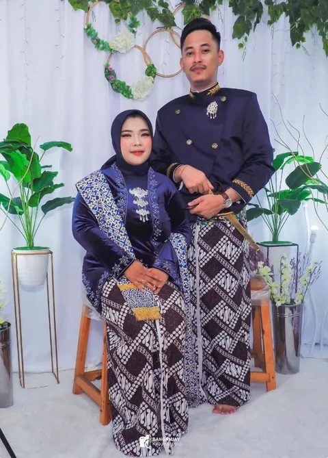 Foto sampul undangan Adrian & Destri