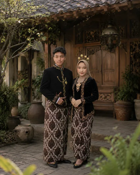 Foto sampul undangan Saleha & Azriel