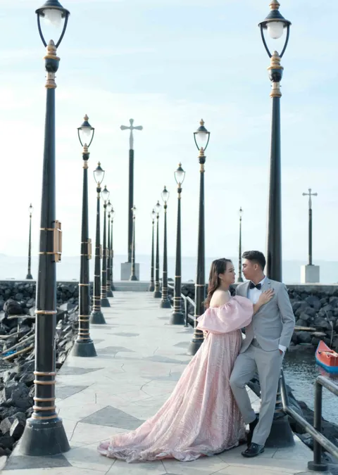 Foto sampul undangan Tevy & Naomi