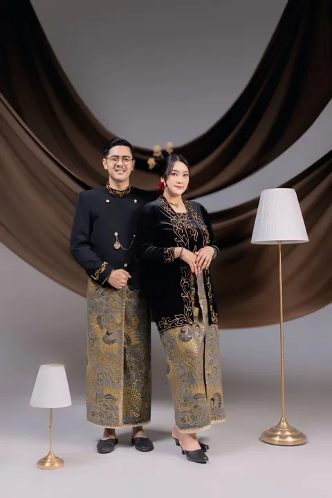 Foto sampul undangan Tomy & Velly