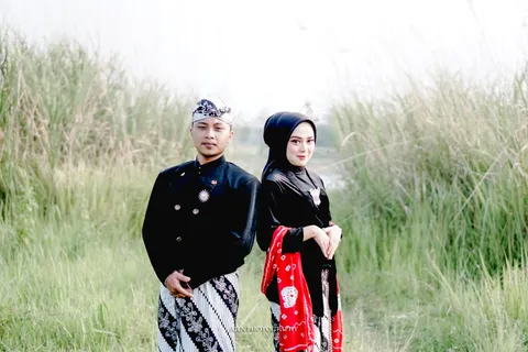 Foto sampul undangan Salsa & Oby