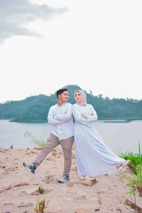 Foto sampul undangan Budi & Delvia