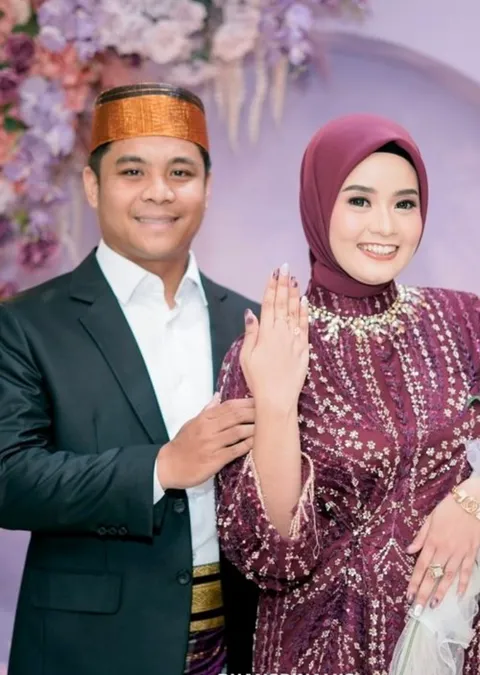 Foto sampul undangan Sarah & Miqdar