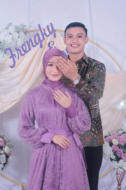 Foto sampul undangan Lya & Frengky