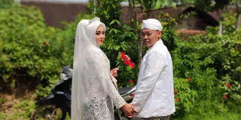 Foto sampul undangan Hety & Andika