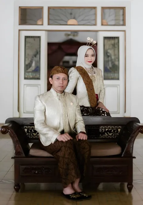 Foto sampul undangan Bee & Ika