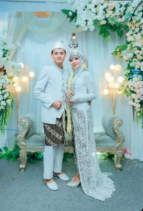 Foto sampul undangan Arival Nurdiansyah (Ivall) & Rosi Rosmawati (Muti)