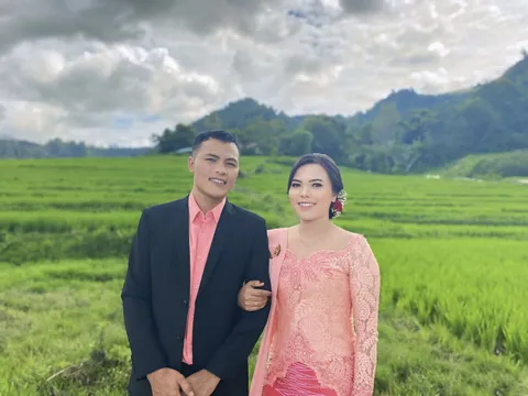 Foto sampul undangan Ervin Lydia Natalya Panjaitan & Rollys Raymond Lumban Gaol