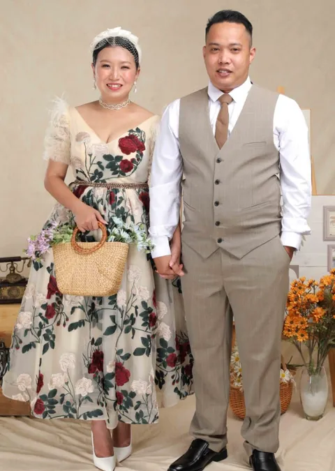 Foto sampul undangan Leony Tanujaya & Hendrik Wijaya