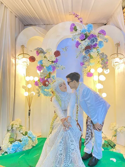 Foto sampul undangan Tomi Supriyatna ( Acong) & Nia Lestari