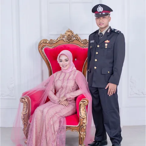 Foto sampul undangan Prily & Silvi