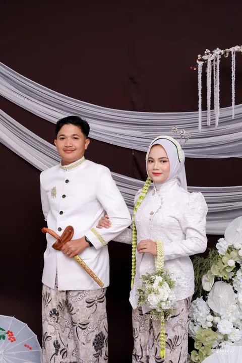 Foto sampul undangan Wahyu & Putri