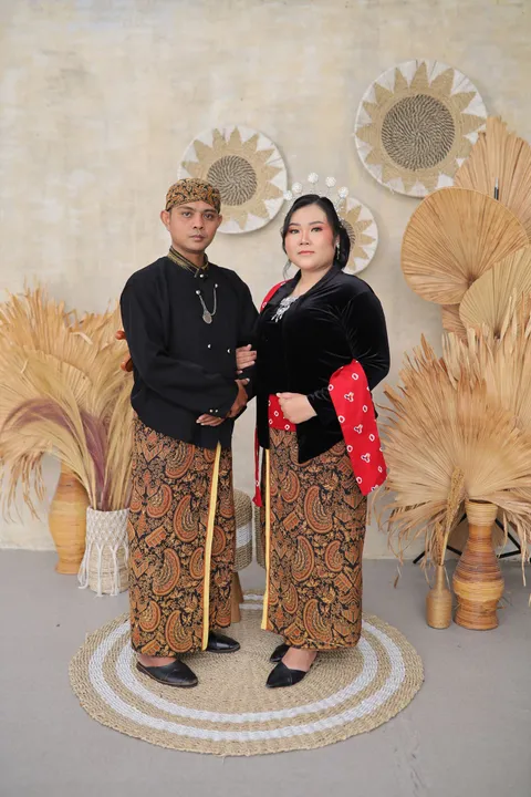 Foto sampul undangan Nira & Raka