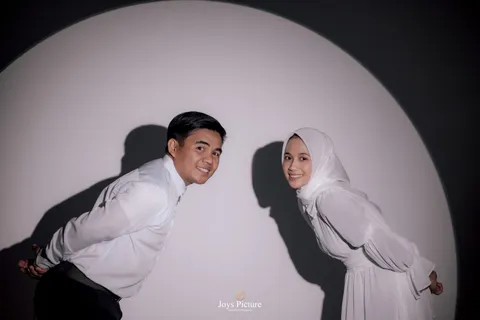Foto sampul undangan Mia & Zali