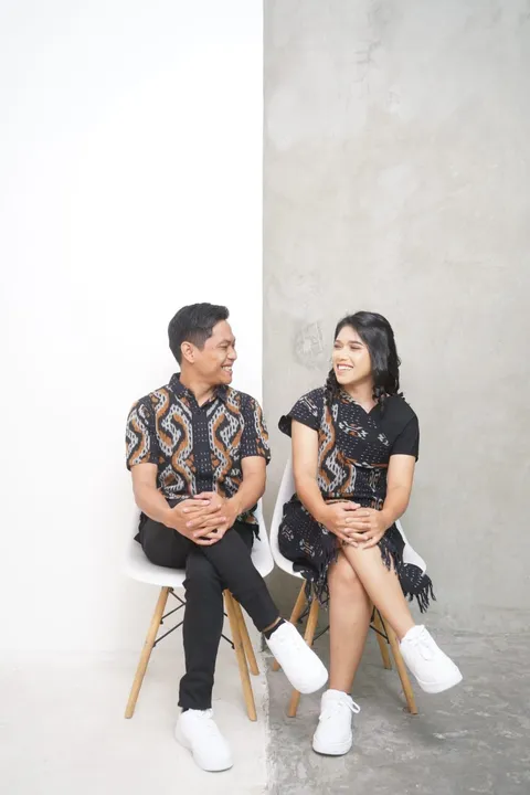Foto sampul undangan Ellis & Frengki