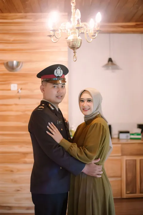 Foto sampul undangan Devi & Zamroni