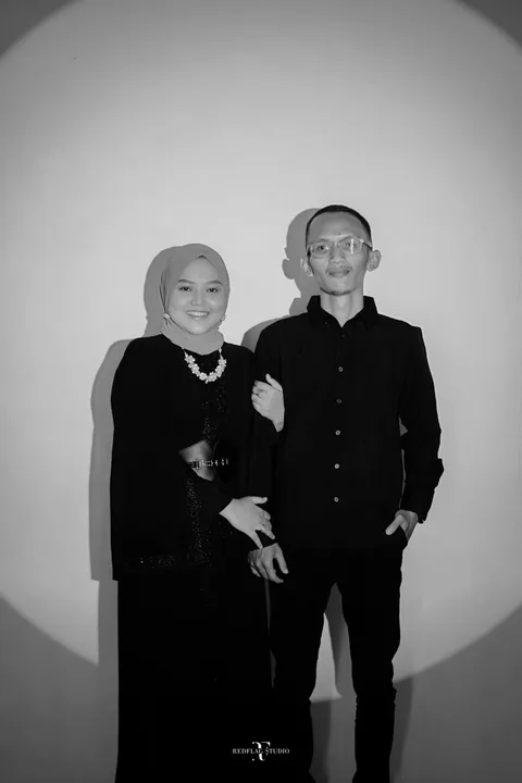 Foto sampul undangan Ami & Amel