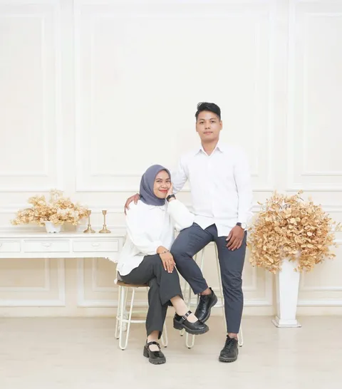 Foto sampul undangan Mega & Apin