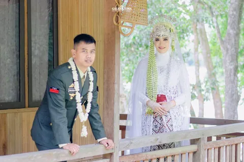 Foto sampul undangan Dian & Huda