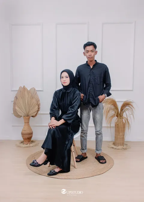 Foto sampul undangan Hanapi & Bariyah