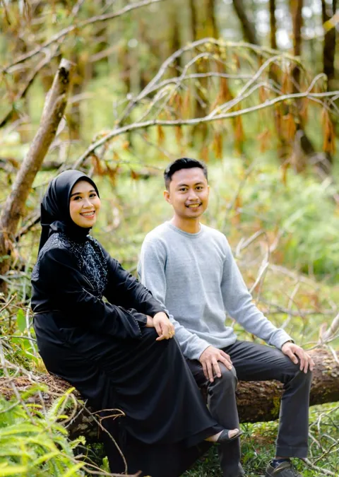 Foto sampul undangan Erni & Yusran