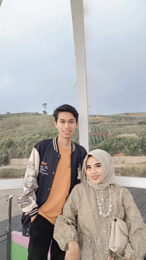 Foto sampul undangan Vina & Hamdan